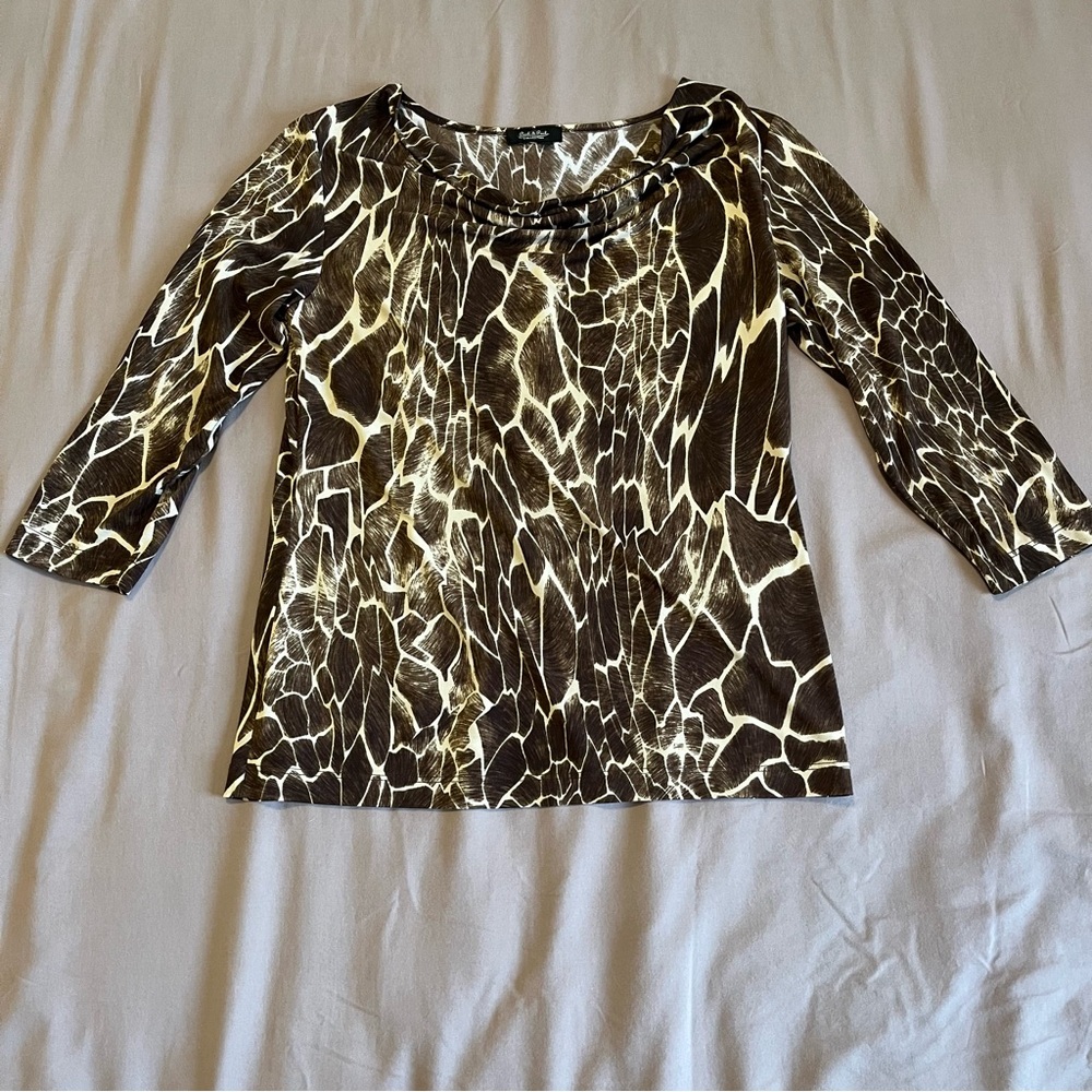 Peak &‎ Peak Giraffe Print Blouse – Size Medium - Picture 6 of 10